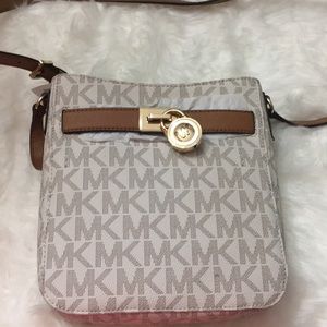 Michael Kors Hamilton Traveler Crossbody bag.